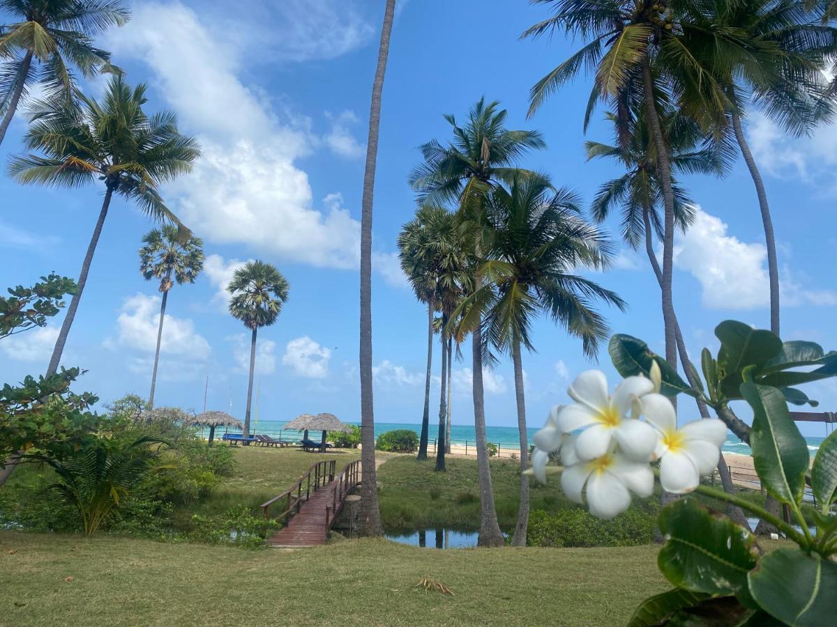108 Palms Beach Resort Trincomalee Dış mekan fotoğraf
