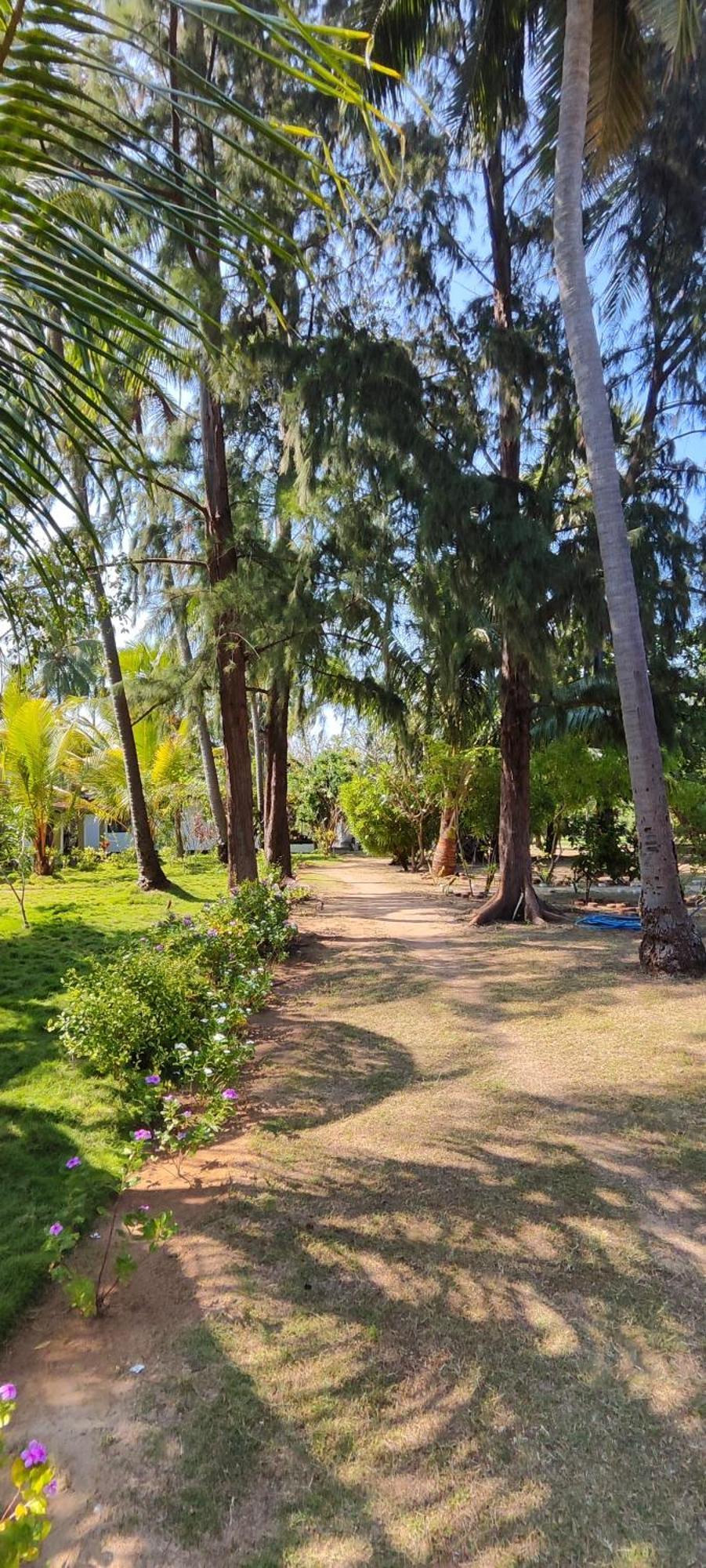 108 Palms Beach Resort Trincomalee Dış mekan fotoğraf